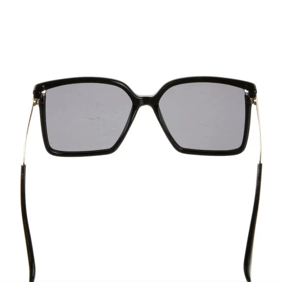 Givenchy Oversize Tinted Sunglasses - Picture 2 of 4